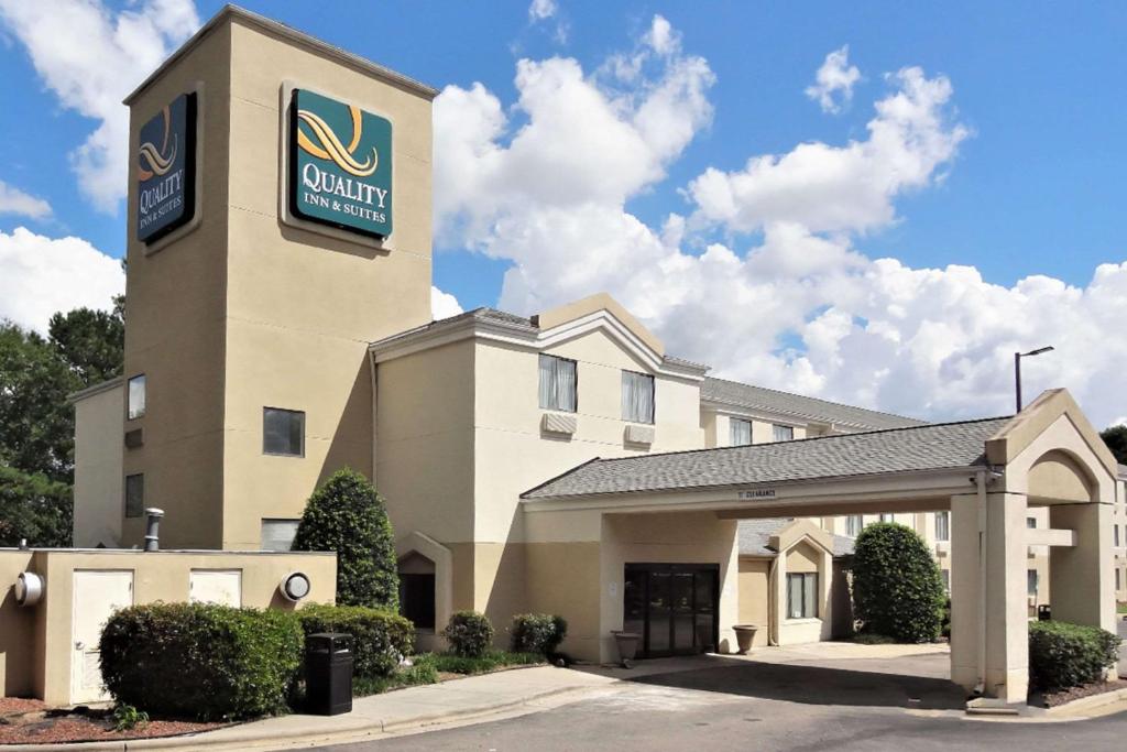 Quality Inn & Suites Raleigh North Raleigh Main image 1